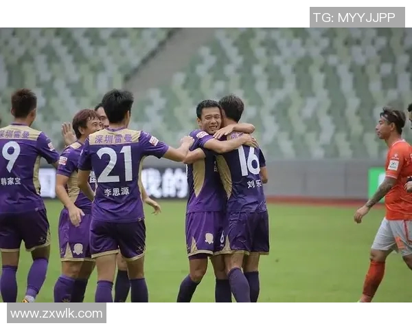 地铁广告中足球明星杨晨的魅力与影响力探讨